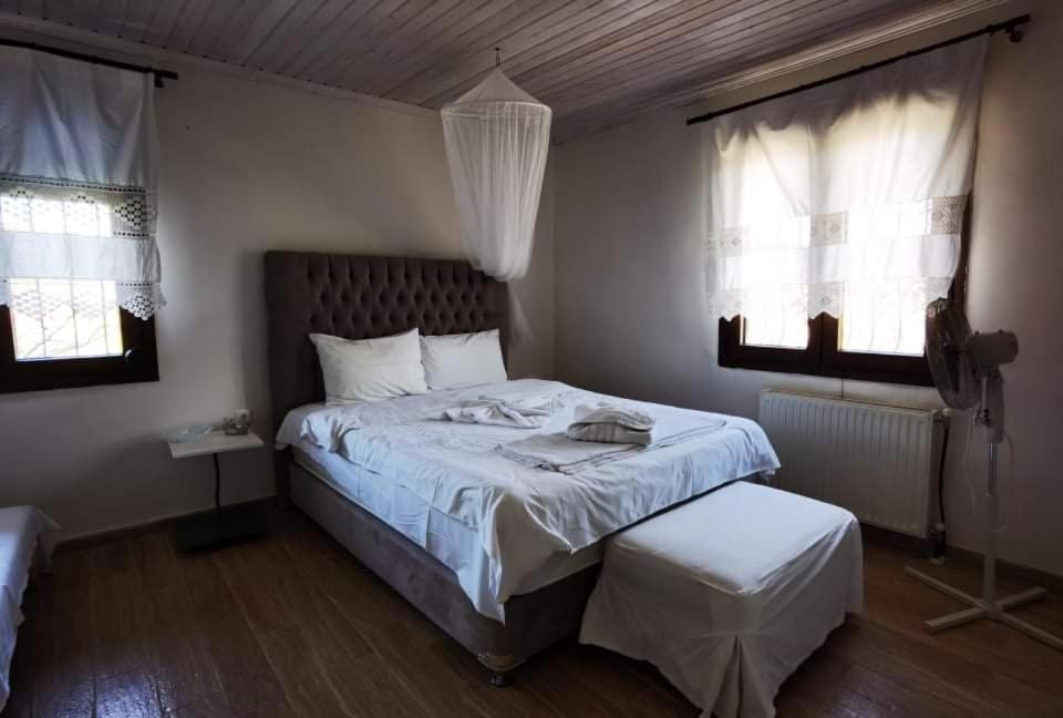 Rural Villa Private Pool, Bbq, Court ,20' Airport Nea Kallikrateia Exterior foto
